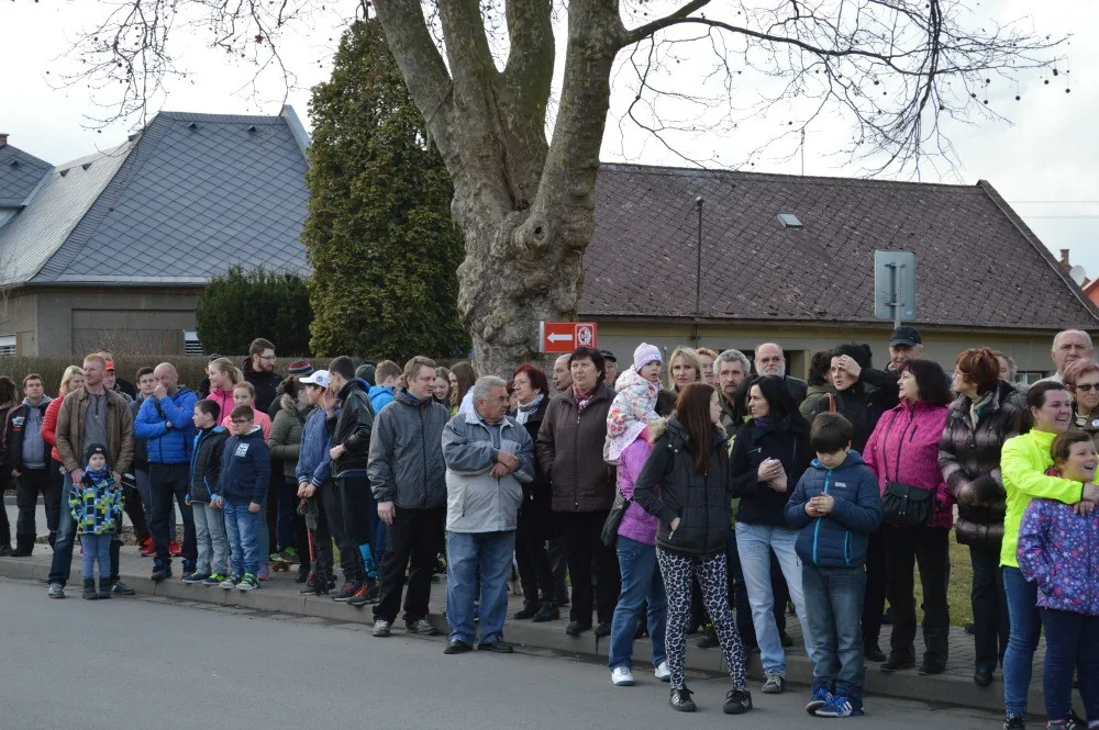 FOTO: Návštěva prezidenta v Hněvotíně potěšila všechny místní kromě dvou odpůrců