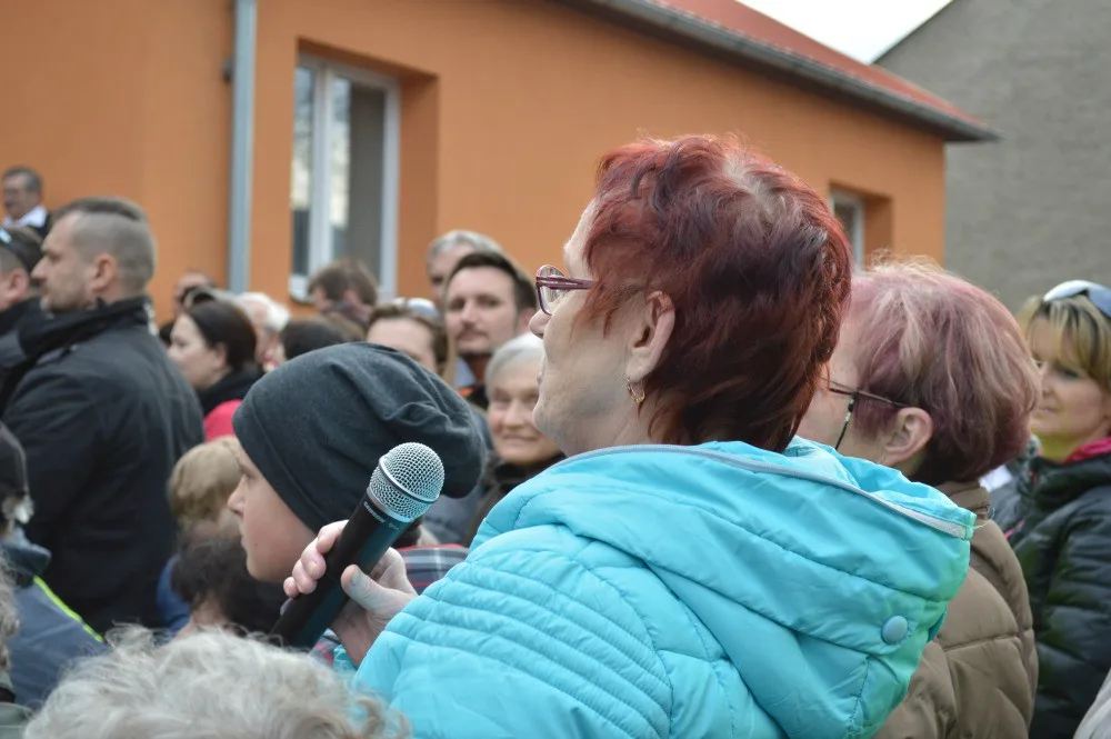 FOTO: Návštěva prezidenta v Hněvotíně potěšila všechny místní kromě dvou odpůrců