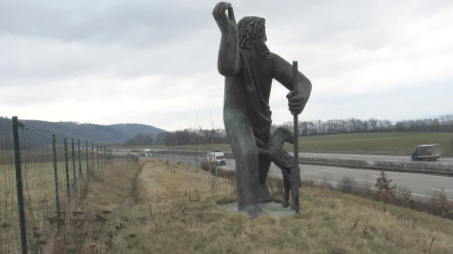 Vandal zničil bronzové sousoší u Lipníku nad Bečvou