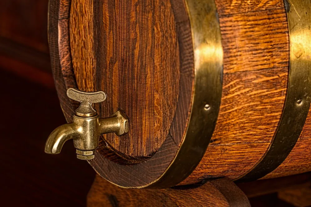Příbuzný ukradl provozovatelce restaurace šest sudů piva