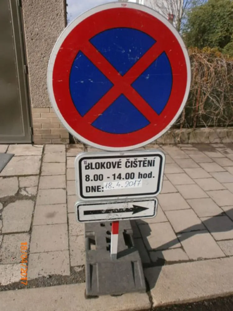 Probíhá blokové čištění ulic. Strážníci vyjížděli už k třiapadesáti případům špatného parkování