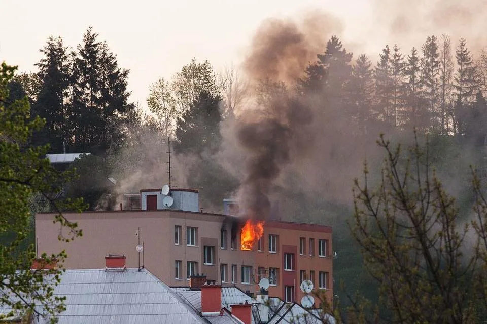 Ve Šternberku hořel byt, evakuováno muselo být sto lidí