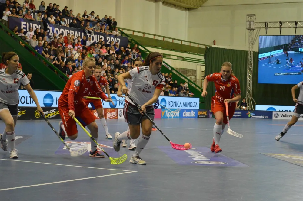 FOTO: První den EFT v Olomouci - Švýcarky otočily zápas s Českem. Švédky přestřílely Finky