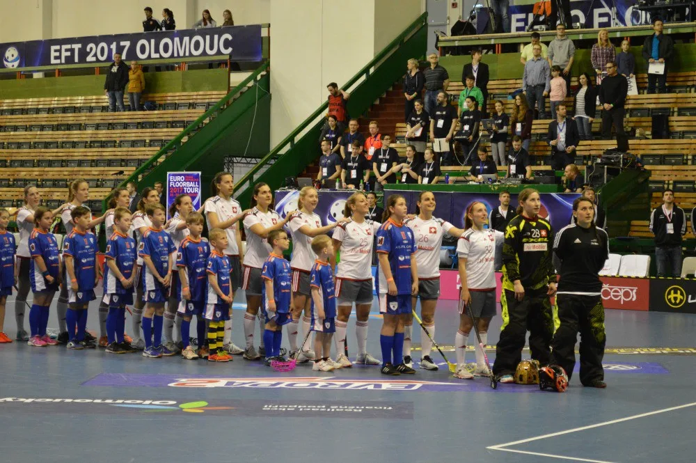 FOTO: První den EFT v Olomouci - Švýcarky otočily zápas s Českem. Švédky přestřílely Finky