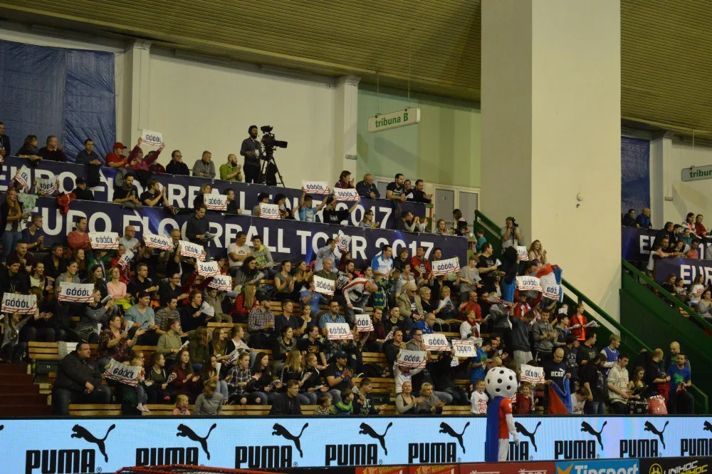 FOTO: První den EFT v Olomouci - Švýcarky otočily zápas s Českem. Švédky přestřílely Finky