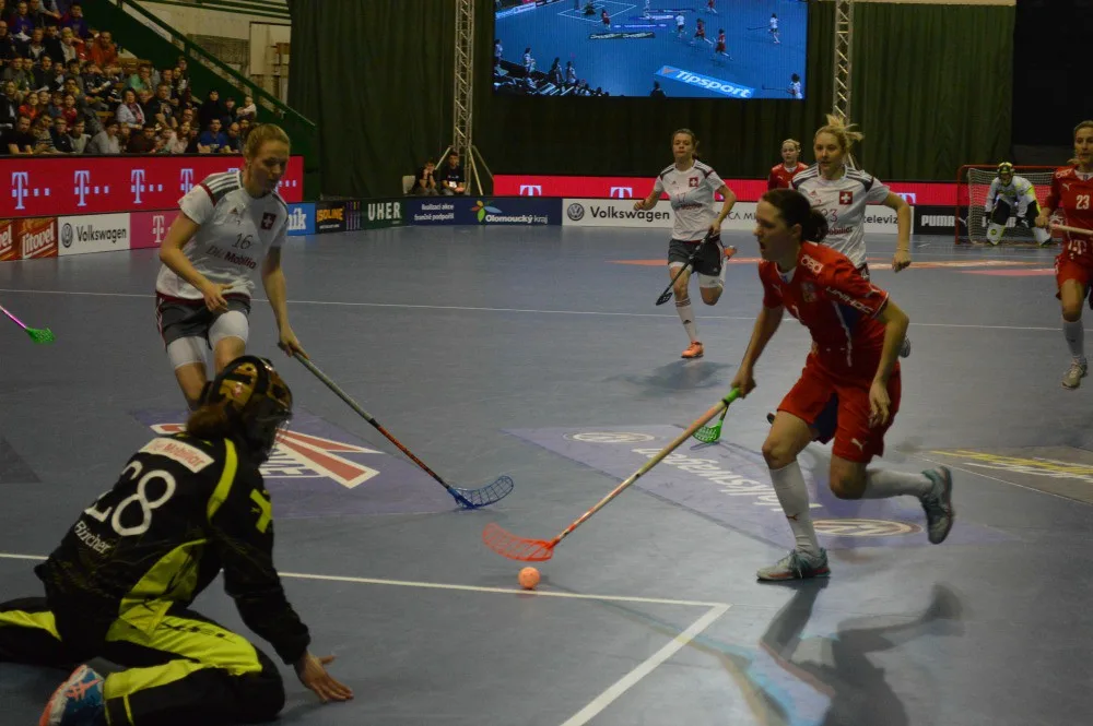 FOTO: První den EFT v Olomouci - Švýcarky otočily zápas s Českem. Švédky přestřílely Finky