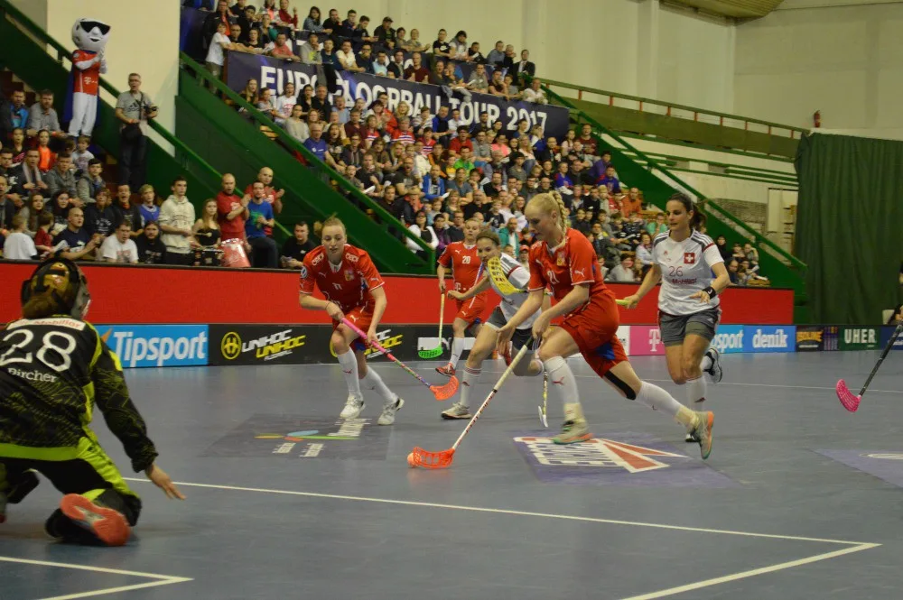 FOTO: První den EFT v Olomouci - Švýcarky otočily zápas s Českem. Švédky přestřílely Finky
