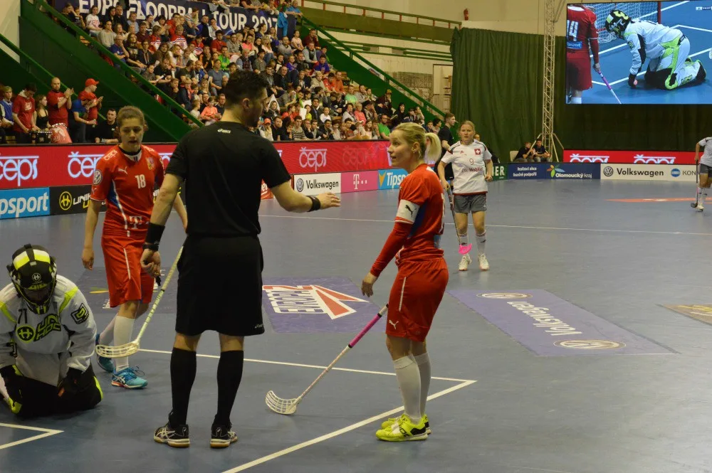 FOTO: První den EFT v Olomouci - Švýcarky otočily zápas s Českem. Švédky přestřílely Finky