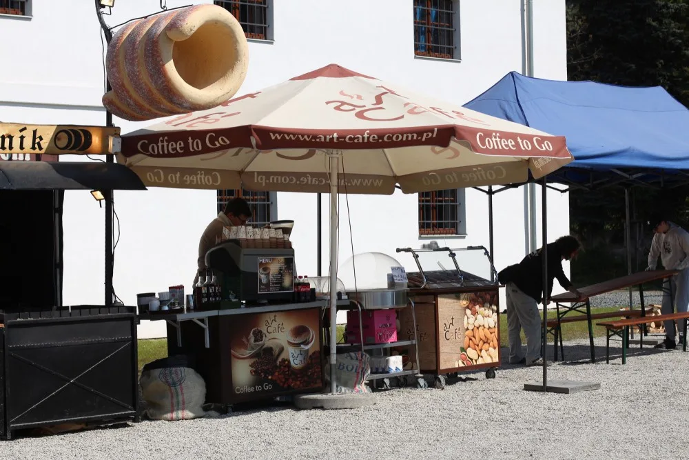 FOTO: Korunní pevnůstka rozkvetla láskou. Májové slavnosti se v krásném počasí opravdu vydařily