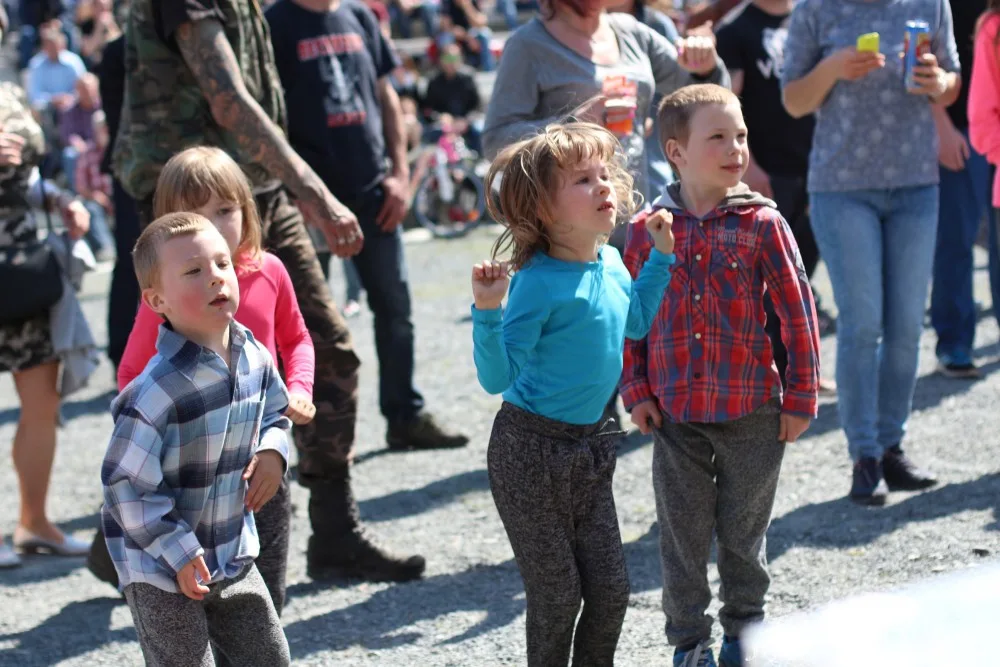 FOTO: Korunní pevnůstka rozkvetla láskou. Májové slavnosti se v krásném počasí opravdu vydařily