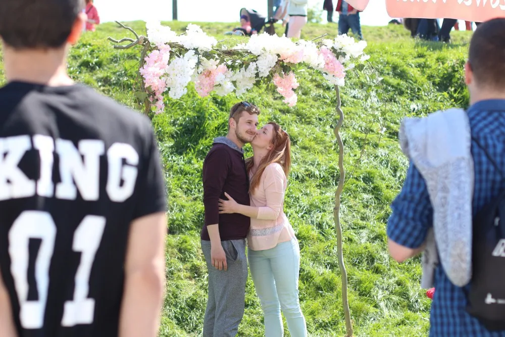 FOTO: Korunní pevnůstka rozkvetla láskou. Májové slavnosti se v krásném počasí opravdu vydařily