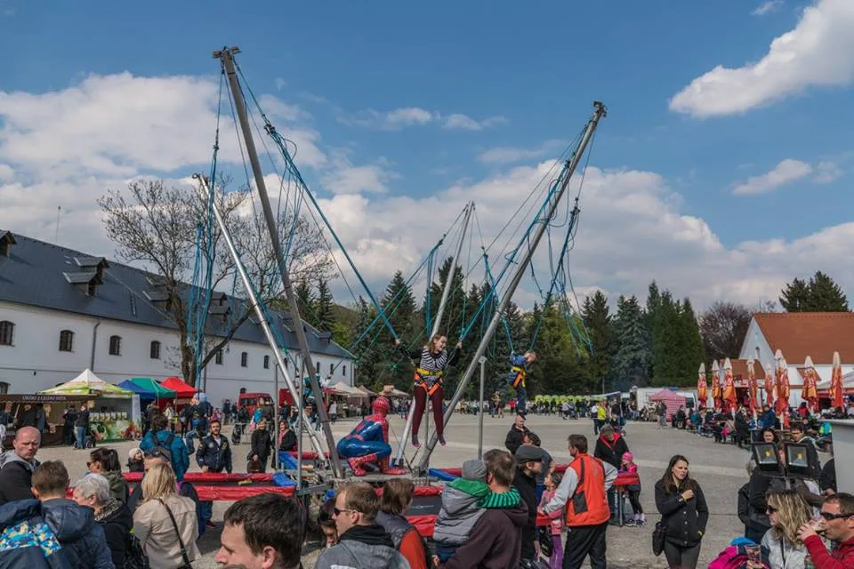 FOTO: Na Korunní pevnůstce v Olomouci se to hemžilo čarodějnicemi. O zábavu nebyla nouze!