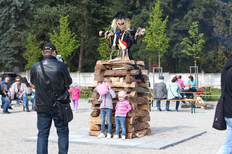 FOTO: Na Korunní pevnůstce v Olomouci se to hemžilo čarodějnicemi. O zábavu nebyla nouze!