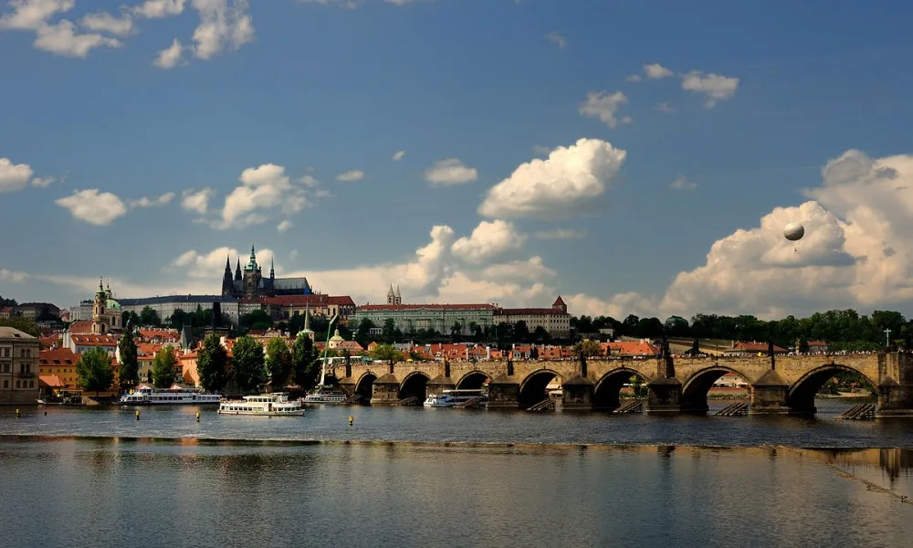 Olomoucká univerzita chystá setkání absolventů na lodi v Praze