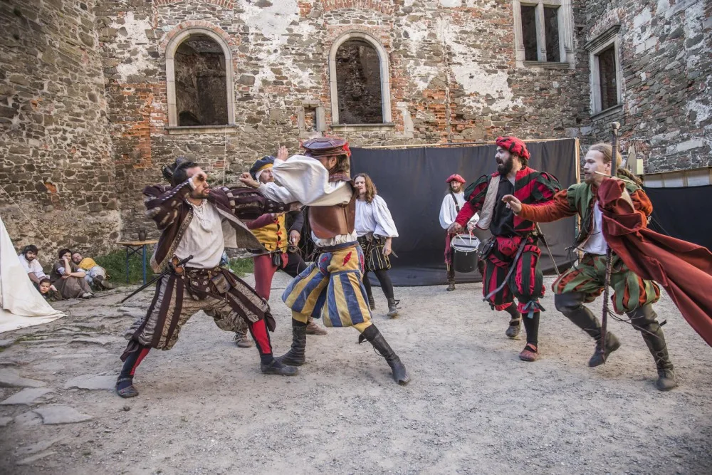 Helfštýn obsadí vojáci, gladiátoři i urození rytíři. Bude se tam konat velký festival vojenské historie