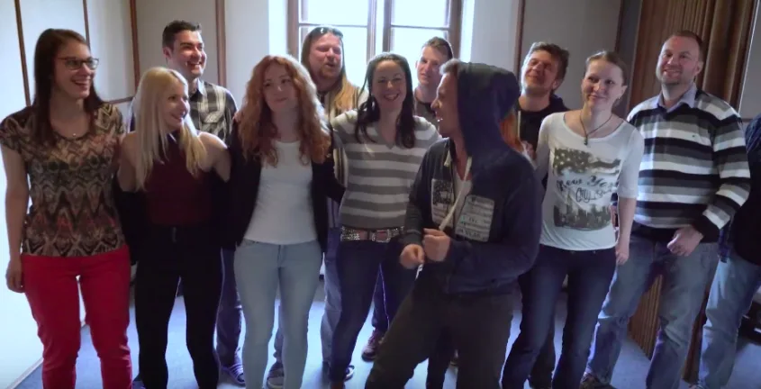 VIDEO: Olomoucké Rádio Haná slaví 25 let. Společně s kapelou O5 a Radeček nahrálo narozeninový song