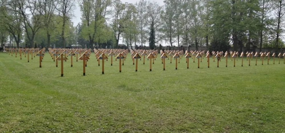 Ve Šternberku obnovili 261 dřevěných křížů pro oběti první světové války