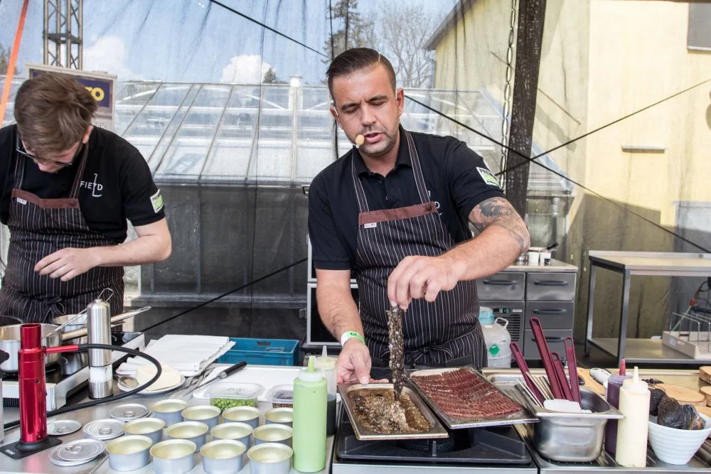 Na letošní Garden Food Festival přišlo na dvanáct tisíc lidí, nezastavila je bouřka ani déšť