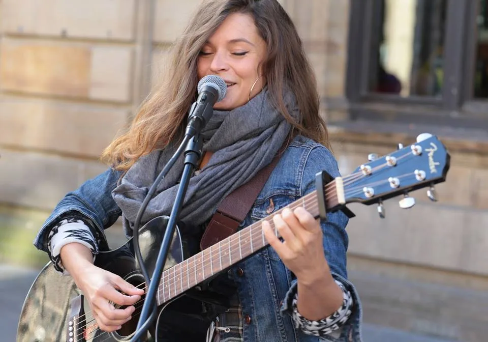 VIDEO: Známá olomoucká buskerka Terez Wrau vydává své první album