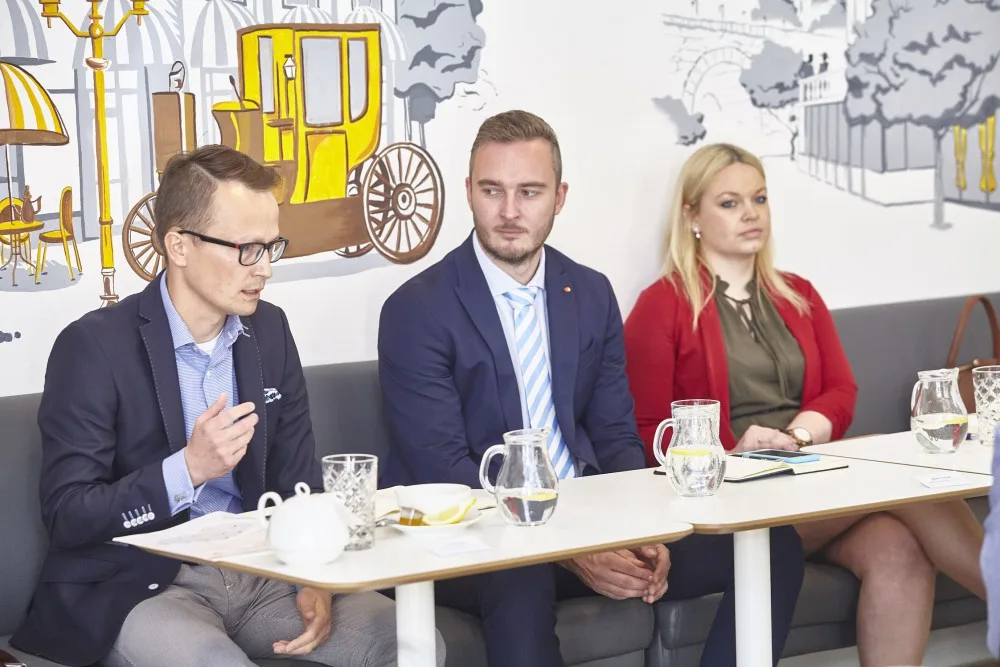 Zleva Petr Zlámalík, Martin Dolejš, a Zuzana Weissová ze společnosti Mastercard