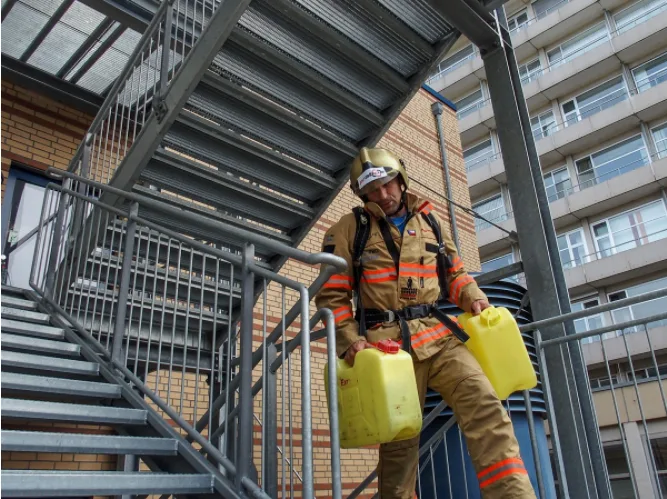 Olomoucký hasič Michal Přecechtěl vybojoval druhé místo v mezinárodní soutěži Toughest Firefighter Alive