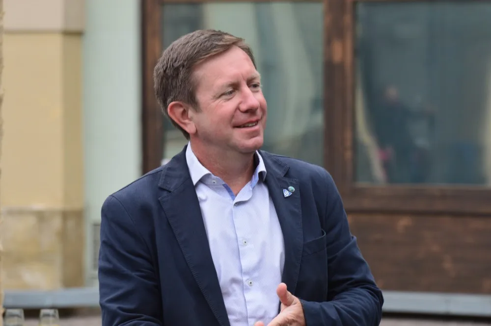 FOTO: Rektor UP Miller a bývalý rektor Jařab slavnostně odhalili ve zbrojnici Lavičku Václava Havla
