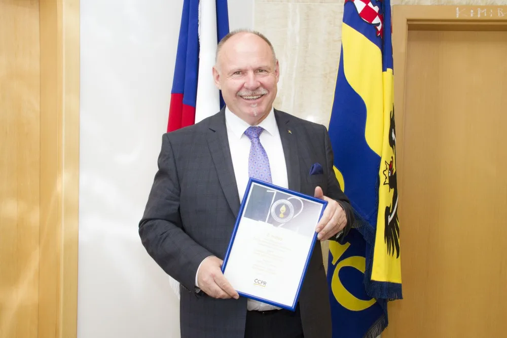 Iniciativa Hejtuj hejtmana překvapila i Prahu. Ladislav Okleštěk získal ocenění v prestižní České ceně za PR
