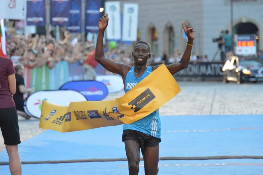 Olomoucký půlmaraton vyhrál Josphat Kiprop Kiptis z Keni, v ženách kralovala Worknesh Degefa z Etiopie