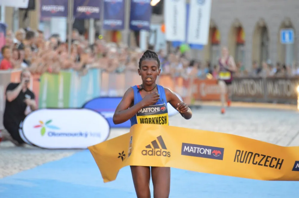 Olomoucký půlmaraton vyhrál Josphat Kiprop Kiptis z Keni, v ženách kralovala Worknesh Degefa z Etiopie