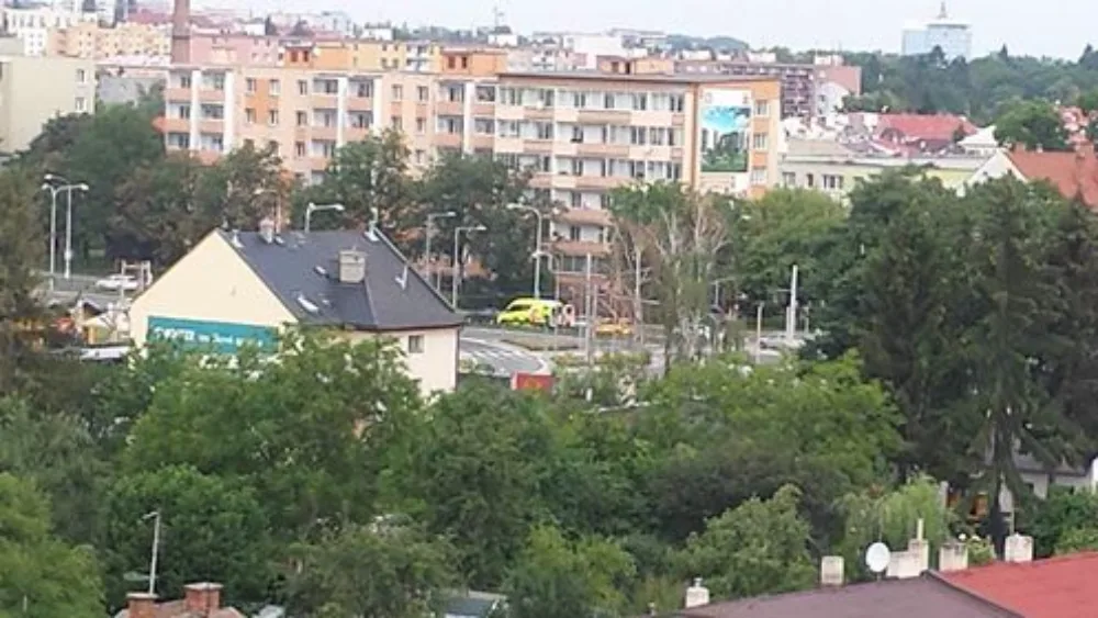 AKTUALIZOVÁNO: Na Velkomoravské se srazily dvě sanitky jedoucí za sebou