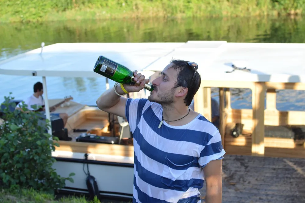 FOTOREPORT: Po Moravě už budou jezdit dvě vyhlídkové lodě. Projeli jsme se novou lodí Šimona Pelikána