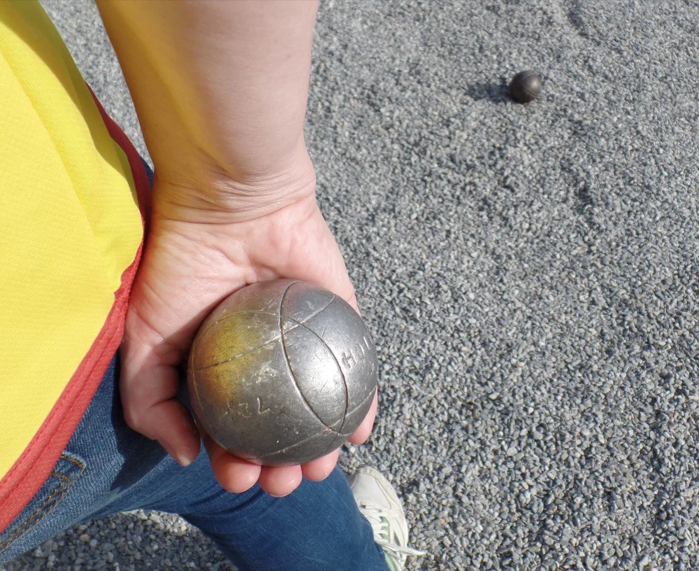 FOTO: Na Korunní pevnůstce se odehrál desátý ročník Mozartových koulí. V pétanque se utkalo 37 soupeřů