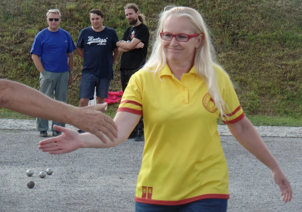 FOTO: Na Korunní pevnůstce se odehrál desátý ročník Mozartových koulí. V pétanque se utkalo 37 soupeřů