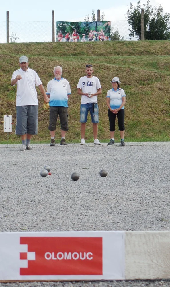 FOTO: Na Korunní pevnůstce se odehrál desátý ročník Mozartových koulí. V pétanque se utkalo 37 soupeřů