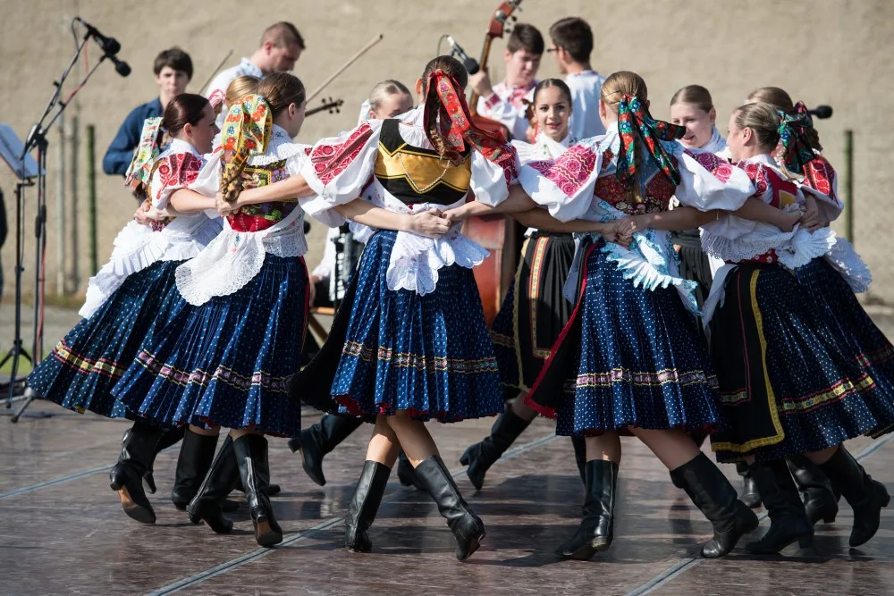 Šumperk obsadily folklorní soubory z celého světa. Začal zde mezinárodní festival