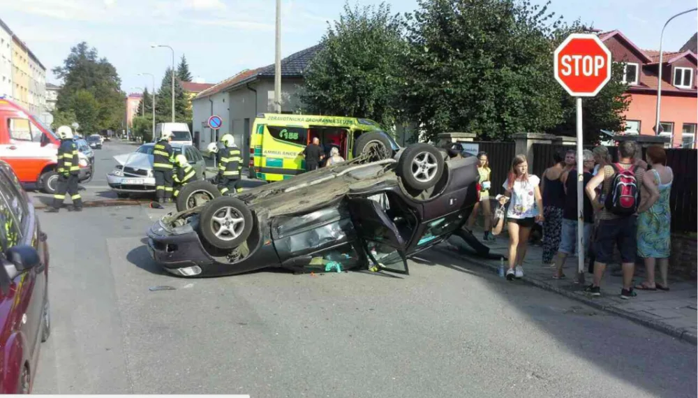 Při dopravní nehodě v Prostějově se zranili dva dospělí a jedno dítě