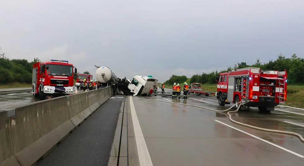 Účet za nehodu cisterny na D1 se vyšplhal na téměř půldruhého milionu