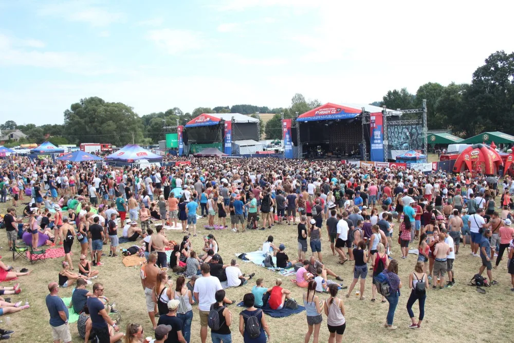 FOTOGALERIE: Festival HRADY CZ na Bouzově nabídl krásné počasí a skvělý line-up