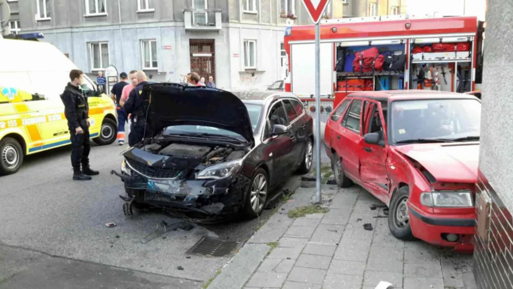 Při nehodě dvou aut v Přerově se zranilo celkem pět osob