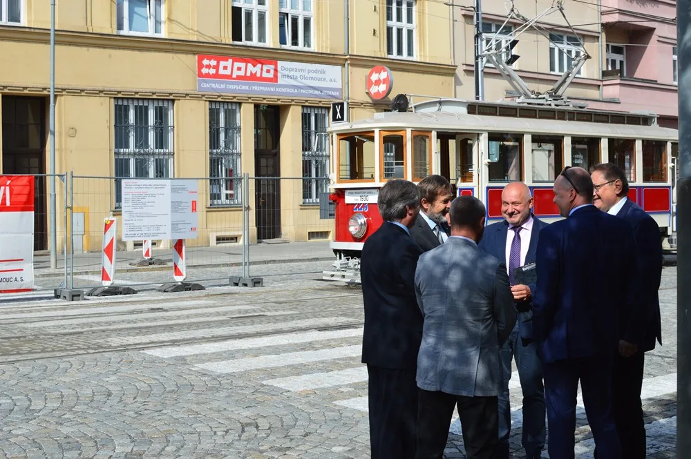 Tramvajová křižovatka v Legionářské ulici je opět průjezdná. Stavba byla dokončena s předstihem