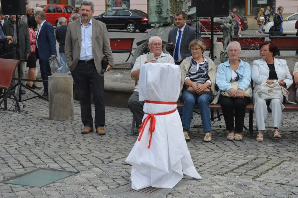 FOTOGALERIE: Pítko na Horním náměstí je už v provozu. Osvěžte se v centru Olomouce
