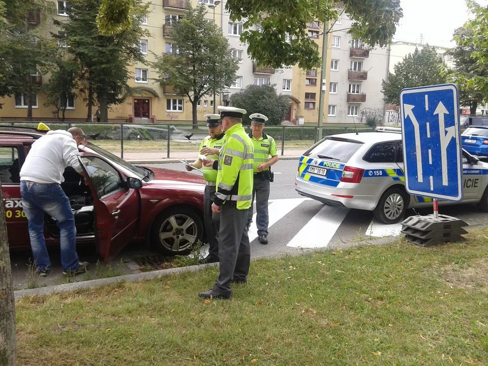 Policisté se v Olomouci zaměřili na taxikáře. Přestupky se týkaly hlavně technických stavů vozidel