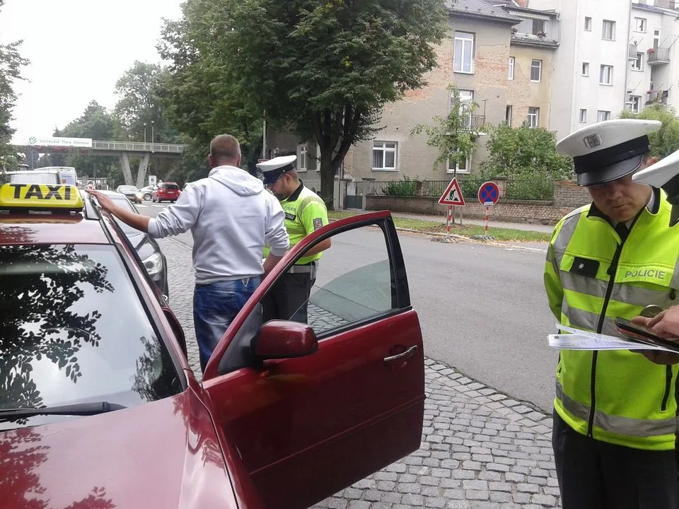 Policisté se v Olomouci zaměřili na taxikáře. Přestupky se týkaly hlavně technických stavů vozidel