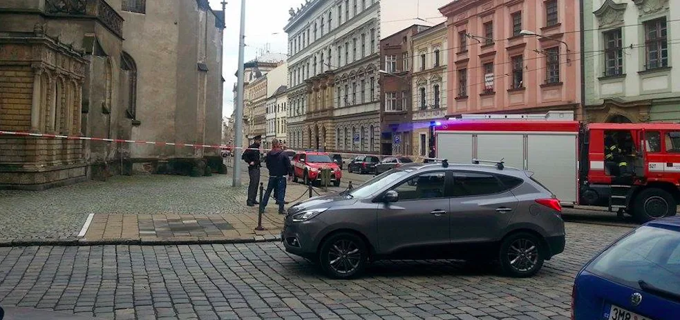 AKTUÁLNĚ: Na základní škole Komenium byla nahlášena bomba. Policie musela evakuovat 390 lidí