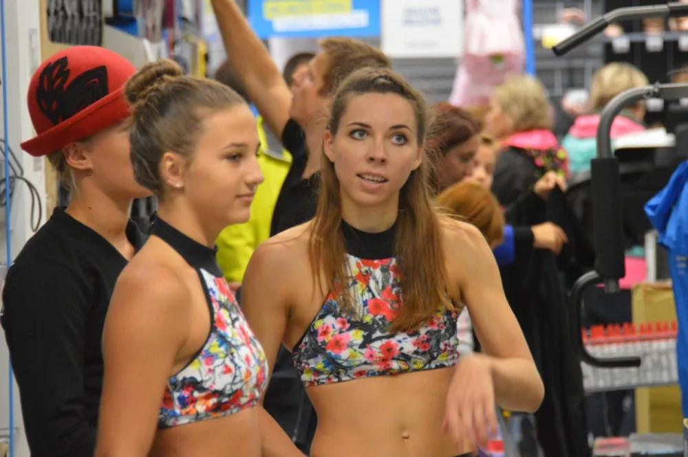 FOTOGALERIE: Decathlon o víkendu ožil tancem. K vidění byl pole dance i taneční workshop