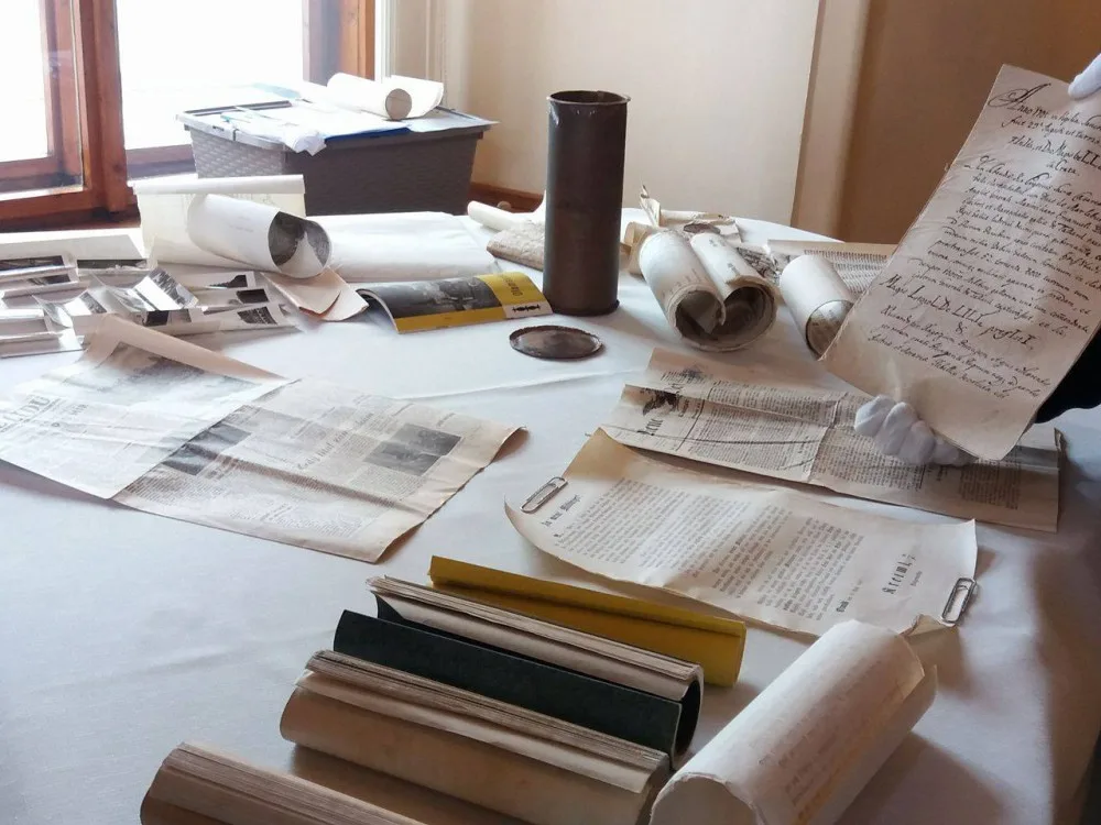 FOTO: Rekonstrukce radnice odhalila vzácný kus historie. V tubusu město nalezlo archivní listiny