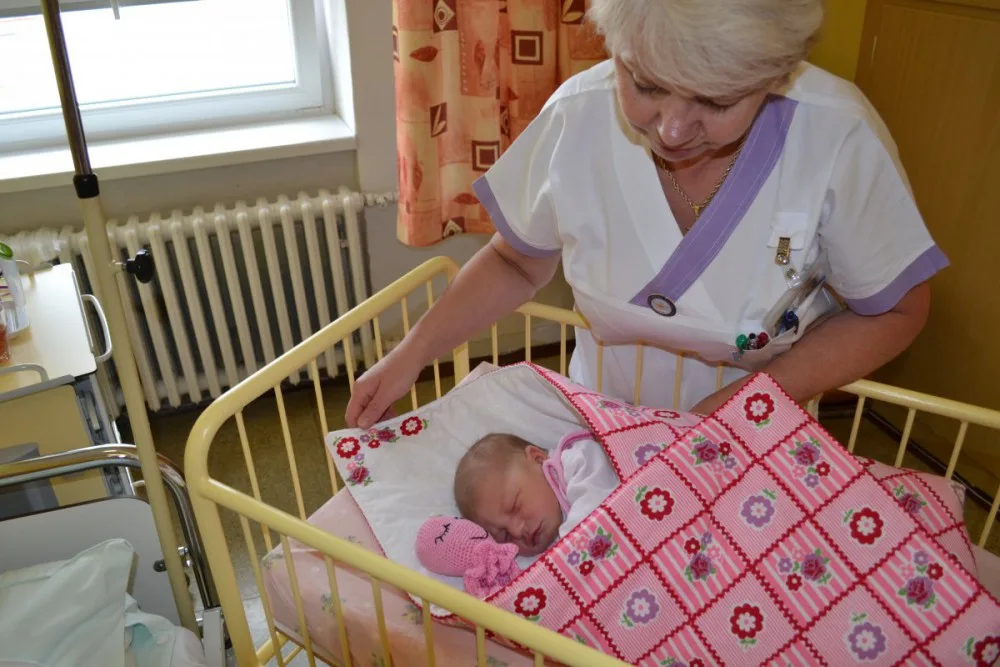 Jesenická porodnice dostala patchworkové zavinovačky pro novorozence