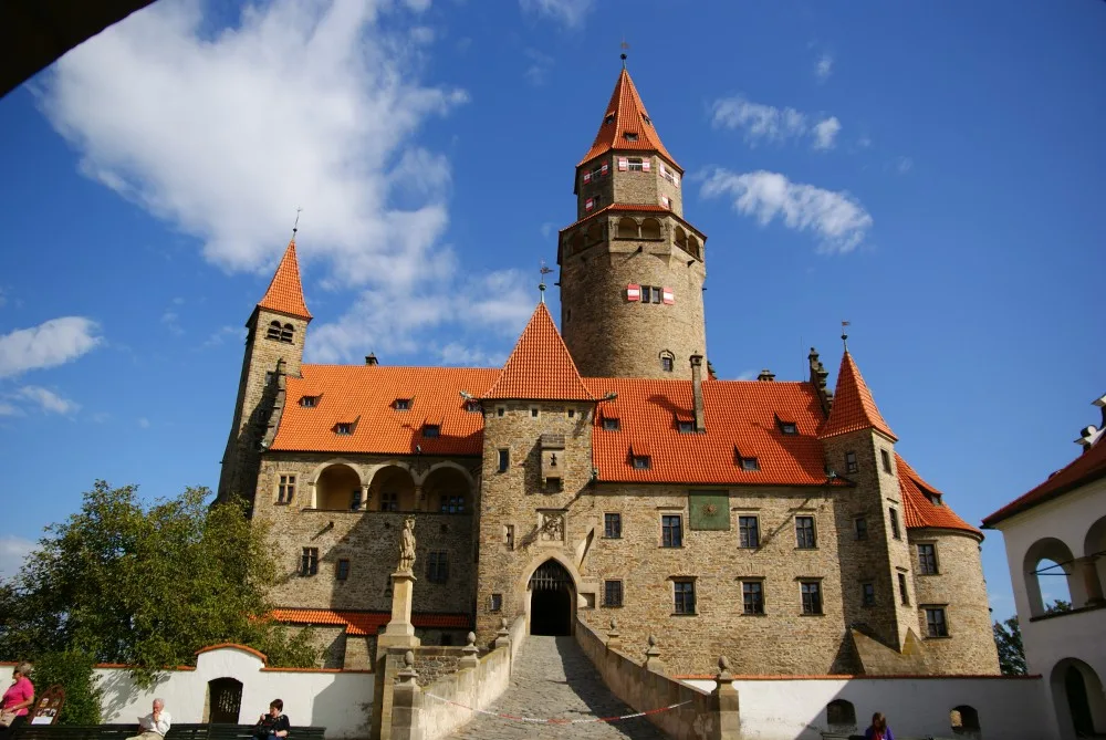 Hrad Bouzov (Wikipedia Commons)