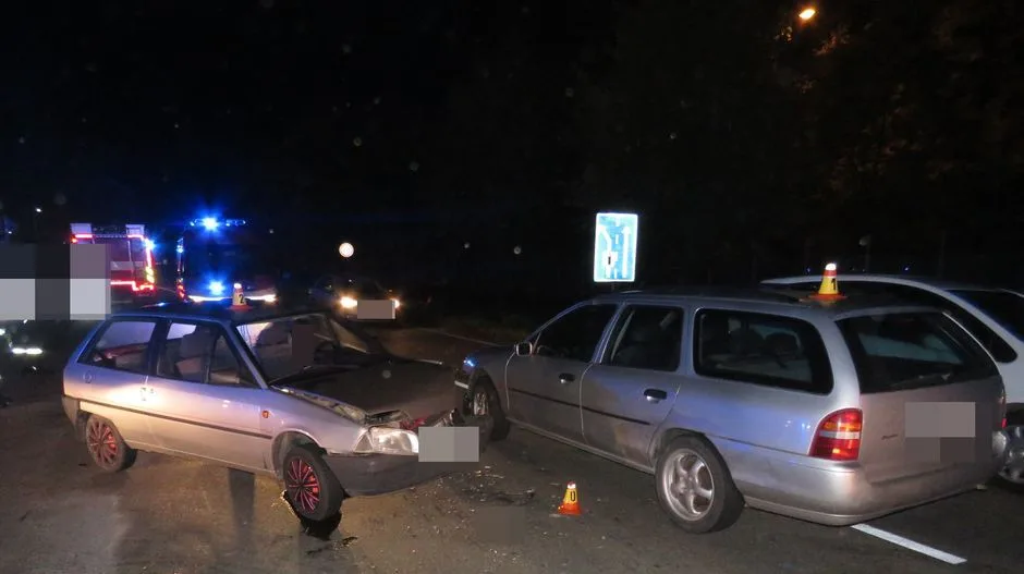 Při dopravní nehodě se čelně střetla dvě auta. Na místě zůstaly dvě zraněné ženy
