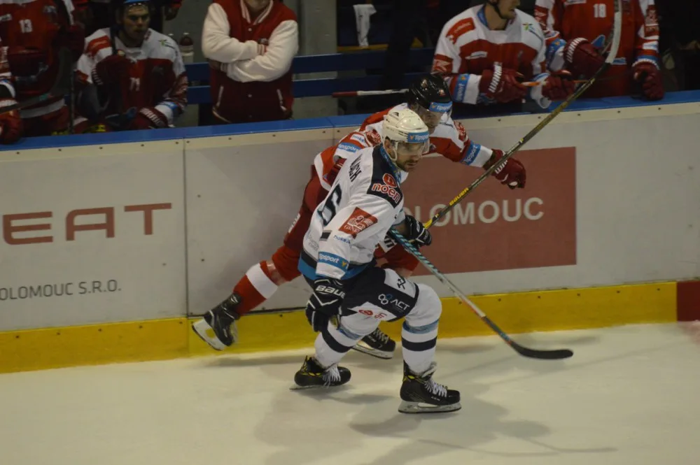 FOTOGALERIE: Olomoučtí hokejisté rozstříleli Piráty z Chomutova 5:2